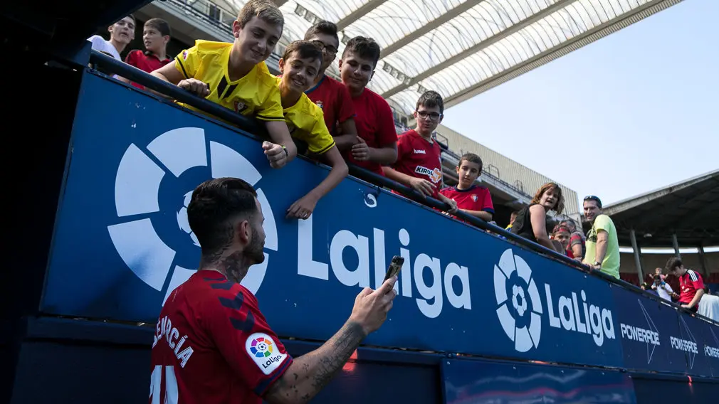 Presentación de Rubén García como nuevo delantero de Osasuna donde jugará con el número 14 en su camiseta (43). IÑIGO ALZUGARAY