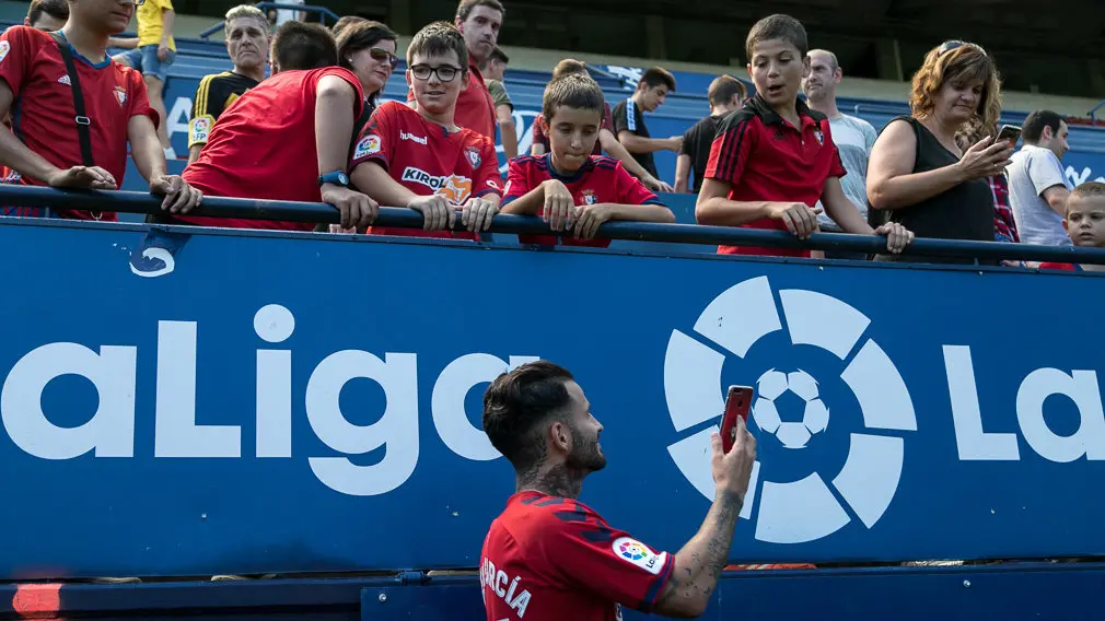 Presentación de Rubén García como nuevo delantero de Osasuna donde jugará con el número 14 en su camiseta (44). IÑIGO ALZUGARAY