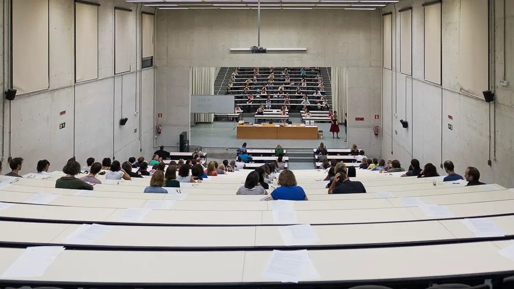 Más de 1.3000 personas se presentan a la selección para la contratación temporal de auxiliares administrativos. PABLO LASAOSA 10