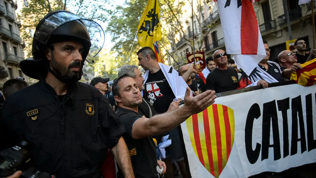 Momentos de tensión durante la ofrenda floral a Casanova en Barcelona durante la Diada 2018. PABLO LASAOSA 02
