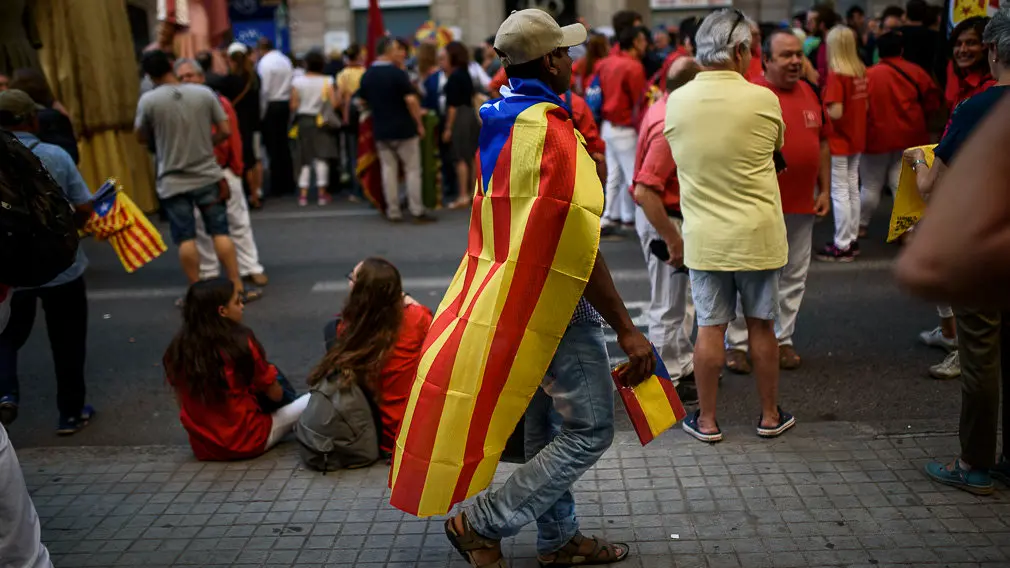 Políticos hacen ofrenda floral a la estatua de Casanova en Barcelona durante la Diada 2018. PABLO LASAOSA 11
