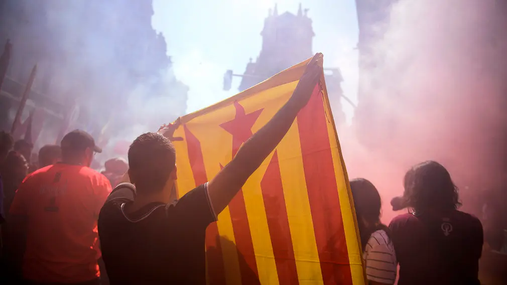 Jovenes radicales producen altercados frente a la Jefatura de Policía en Barcelona durante la Diada 2018. PABLO LASAOSA 07