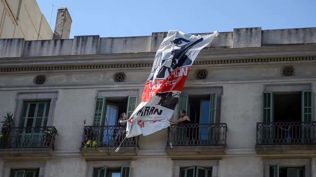 Jovenes radicales producen altercados frente a la Jefatura de Policía en Barcelona durante la Diada 2018. PABLO LASAOSA 12