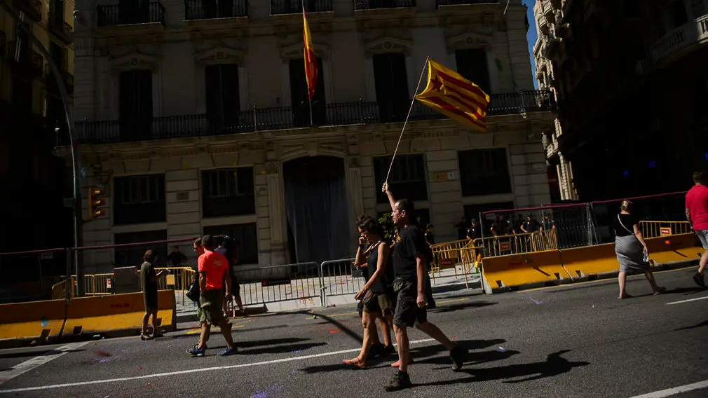 Jovenes radicales producen altercados frente a la Jefatura de Policía en Barcelona durante la Diada 2018. PABLO LASAOSA 15