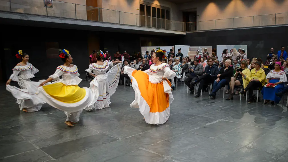 El Parlamento celebra el _Día de los Pueblos Indígenas y de Respeto a la Diversidad Cultural_. PABLO LASAOSA 09