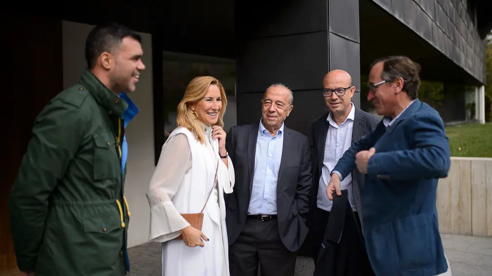 Ana Beltrán, Alfonso Alonso, Isabel Bonig, Xavier García Albiol y Dolors Monserral en un acto organizado por el Partido Popular de Navarra. PABLO LASAOSA 01