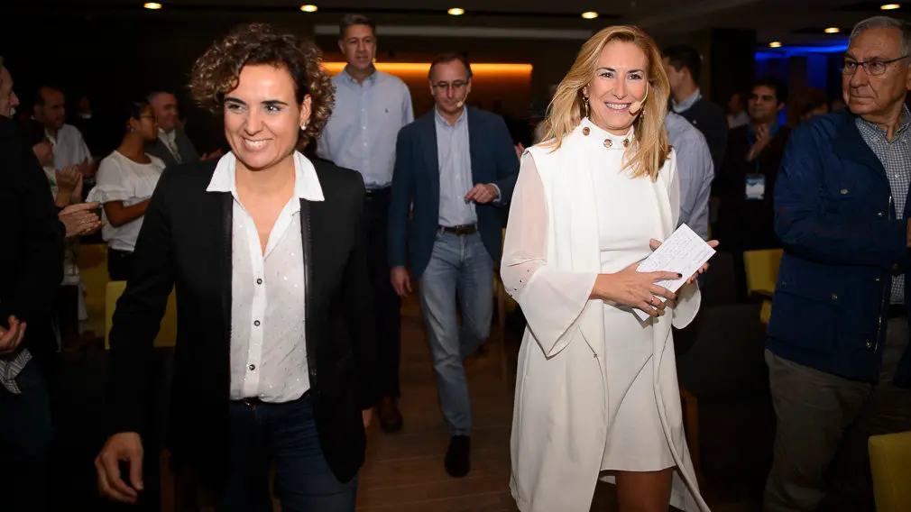 Ana Beltrán, Alfonso Alonso, Isabel Bonig, Xavier García Albiol y Dolors Monserral en un acto organizado por el Partido Popular de Navarra. PABLO LASAOSA 03