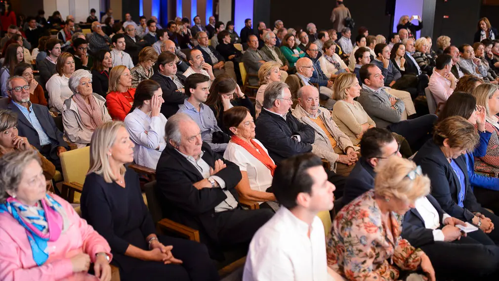 Ana Beltrán, Alfonso Alonso, Isabel Bonig, Xavier García Albiol y Dolors Monserral en un acto organizado por el Partido Popular de Navarra. PABLO LASAOSA 04