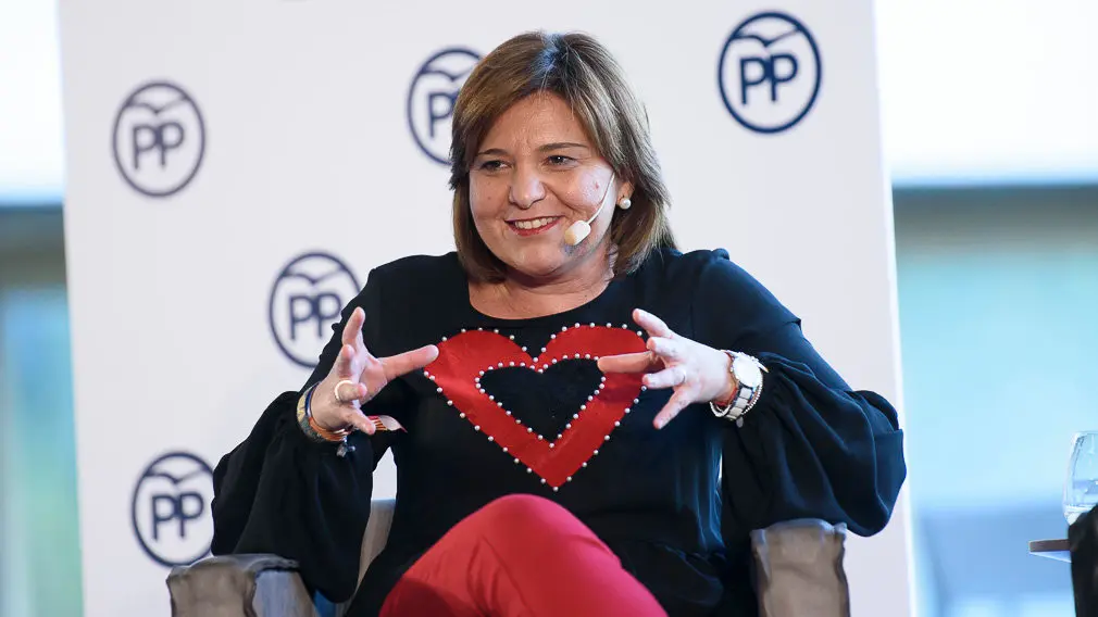 Ana Beltrán, Alfonso Alonso, Isabel Bonig, Xavier García Albiol y Dolors Monserral en un acto organizado por el Partido Popular de Navarra. PABLO LASAOSA 08
