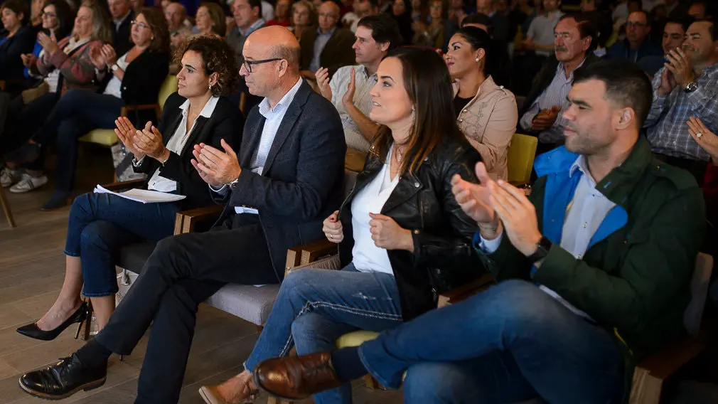 Ana Beltrán, Alfonso Alonso, Isabel Bonig, Xavier García Albiol y Dolors Monserral en un acto organizado por el Partido Popular de Navarra. PABLO LASAOSA 10
