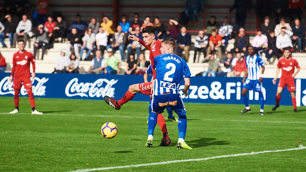 Partido amistoso entre Osasuna y Alavés en las instalaciones de Tajonar. MIGUEL OSÉS.