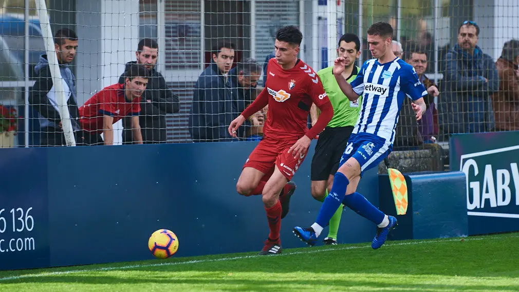 Partido amistoso entre Osasuna y Alavés en las instalaciones de Tajonar. MIGUEL OSÉS.