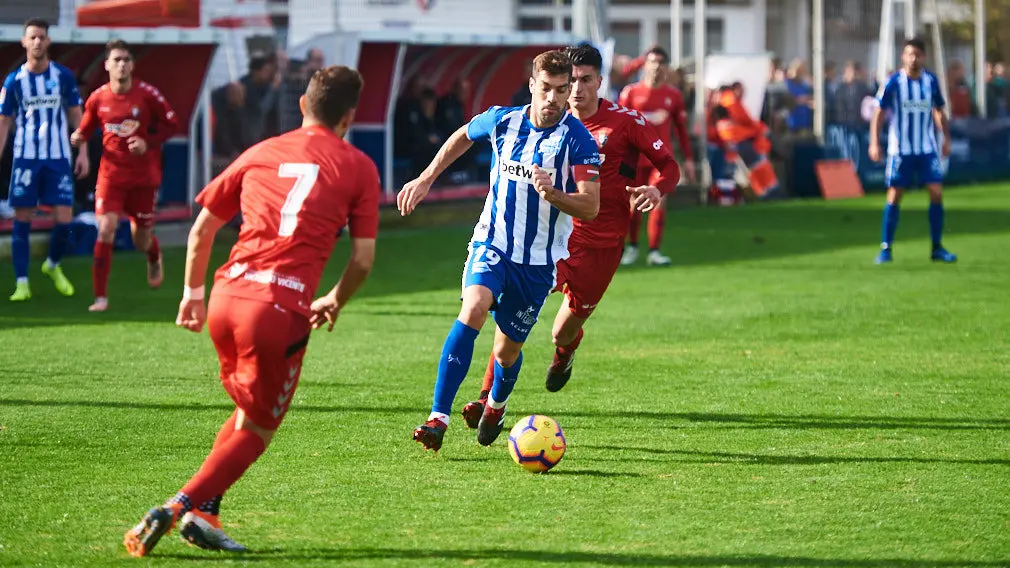 Partido amistoso entre Osasuna y Alavés en las instalaciones de Tajonar. MIGUEL OSÉS.