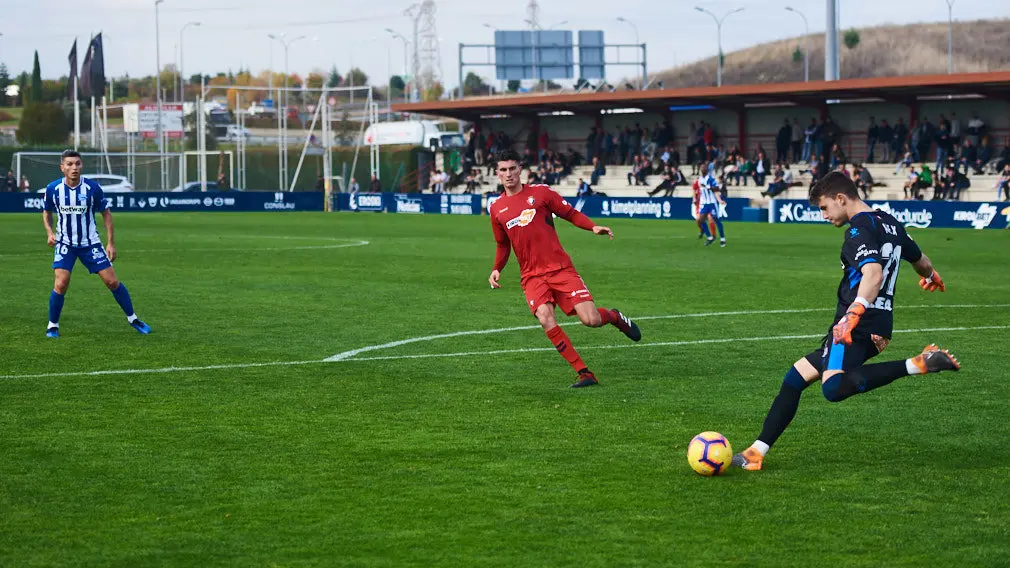Partido amistoso entre Osasuna y Alavés en las instalaciones de Tajonar. MIGUEL OSÉS.