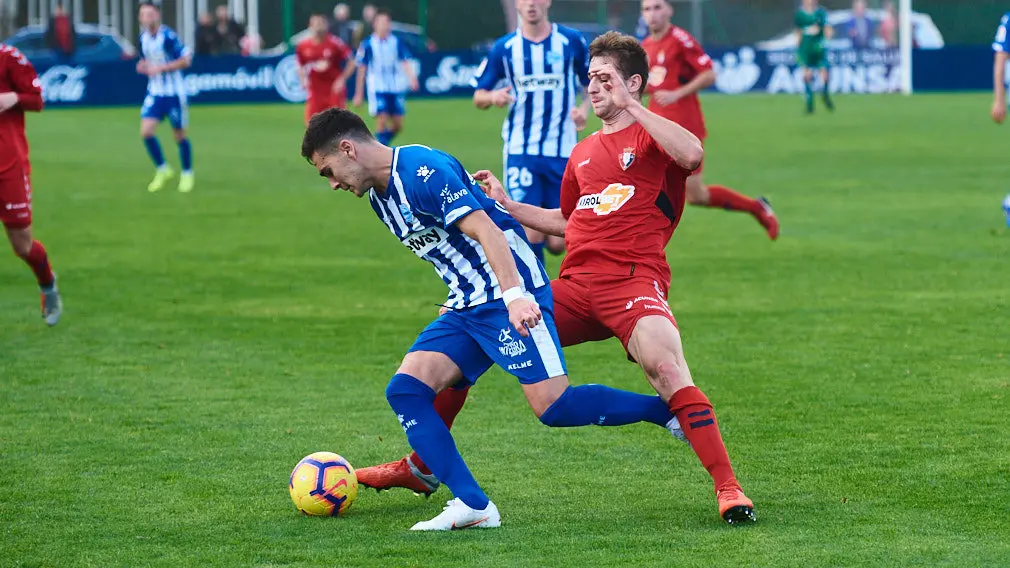 Partido amistoso entre Osasuna y Alavés en las instalaciones de Tajonar. MIGUEL OSÉS.