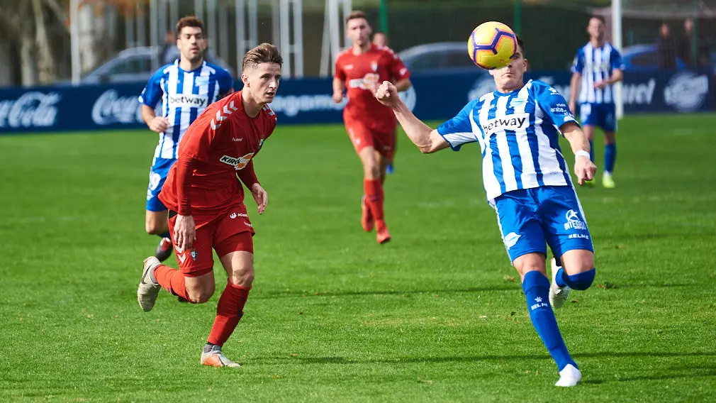 Partido amistoso entre Osasuna y Alavés en las instalaciones de Tajonar. MIGUEL OSÉS.