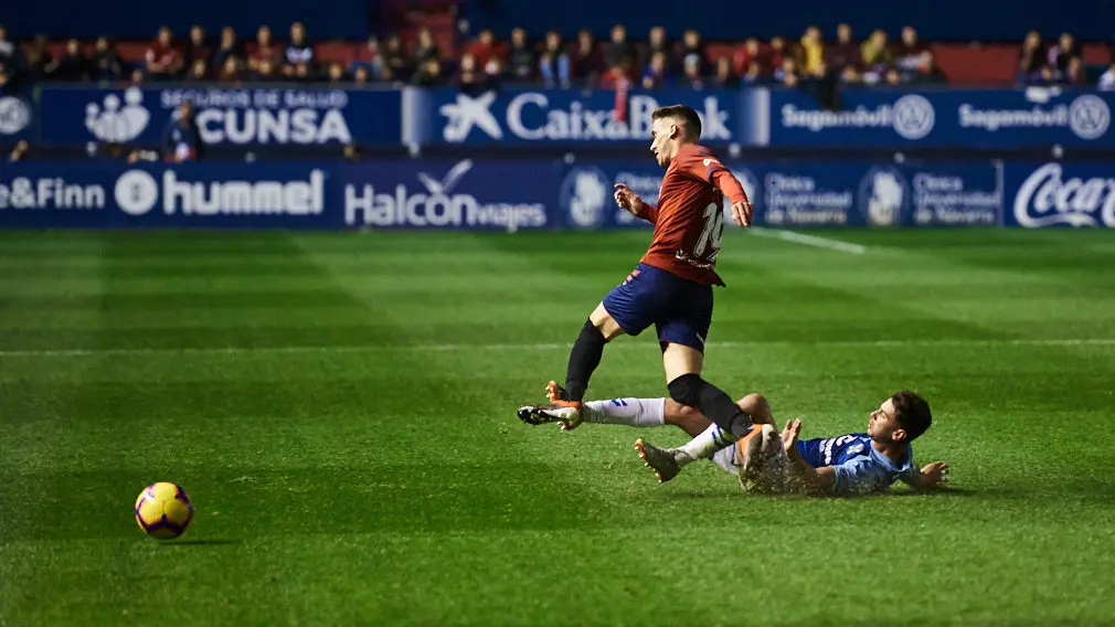 Partido correspondiente a la jornada 14 entre Osasuna y Tenerife. MIGUEL OSÉS 4