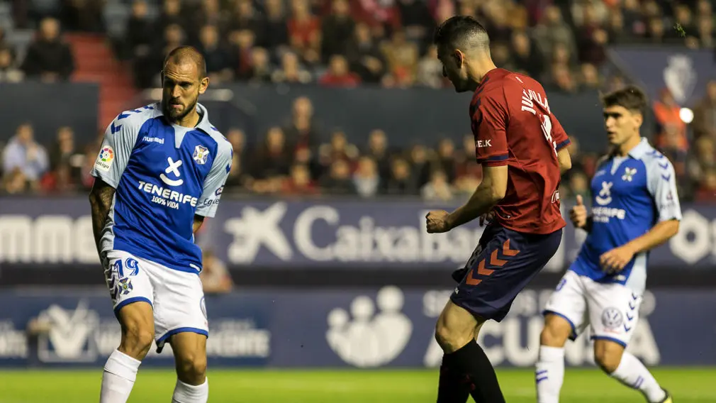 Partido de la Liga 123 entre Osasuna y Tenerife disputado en El Sadar (31). IÑIGO ALZUGARAY