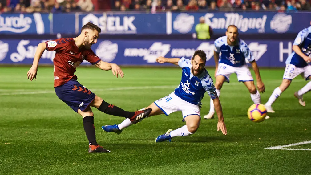 Partido correspondiente a la jornada 14 entre Osasuna y Tenerife. MIGUEL OSÉS 2