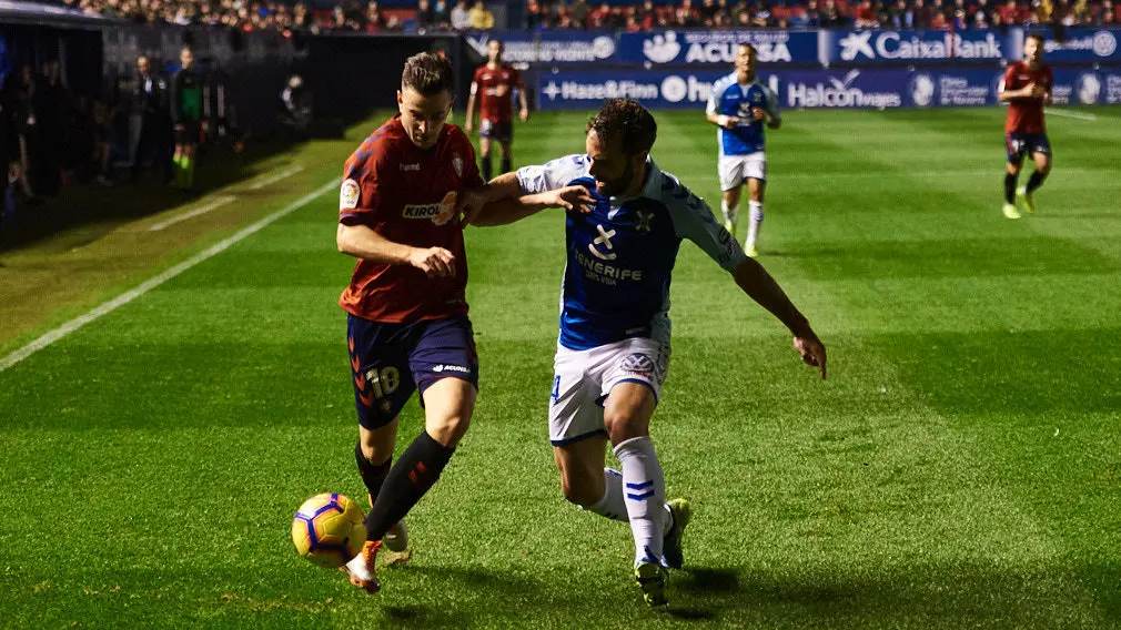 Partido correspondiente a la jornada 14 entre Osasuna y Tenerife. MIGUEL OSÉS 8