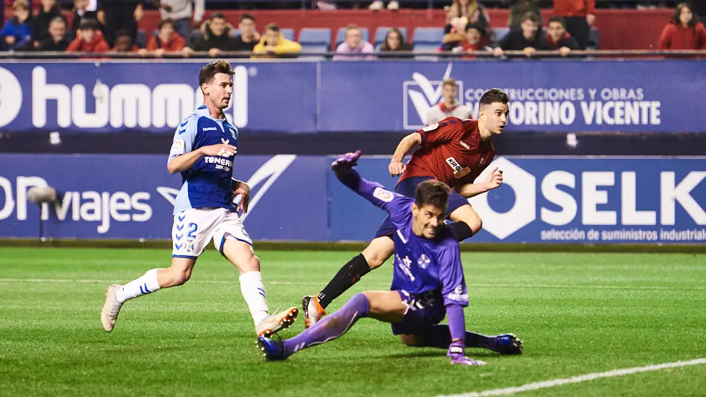 Partido correspondiente a la jornada 14 entre Osasuna y Tenerife. MIGUEL OSÉS 13