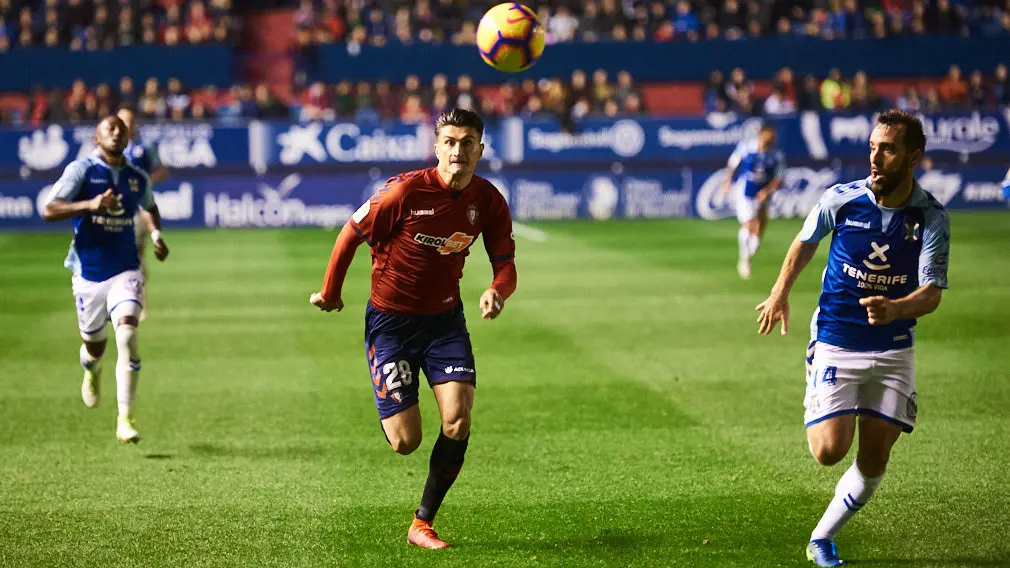 Partido correspondiente a la jornada 14 entre Osasuna y Tenerife. MIGUEL OSÉS 17