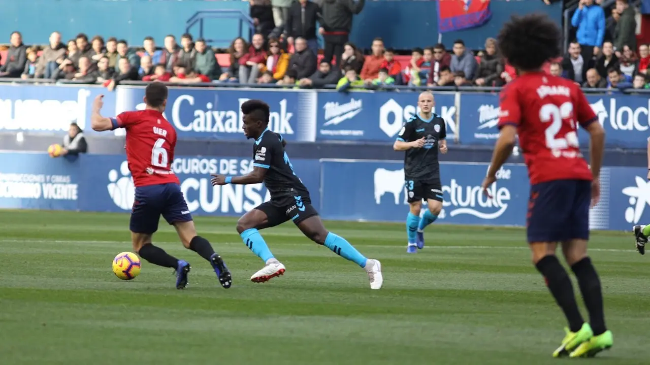 Partido entre Osasuna y el Lugo en El Sadar ÍÑIGO ALZUGARAY (2)