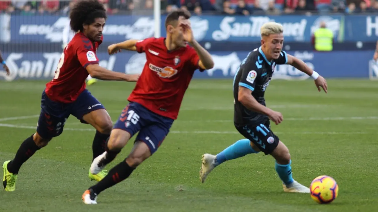 Encuentro entre Osasuna y el Lugo en El Sadar ÍÑIGO ALZUGARAY (2)