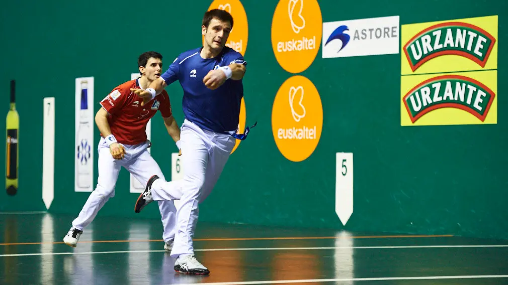 Altuna III-Martija se enfrentan a Elezkano II-Rezusta en partido del Campeonato de Mano Parejas. MIGUEL OSÉS 11