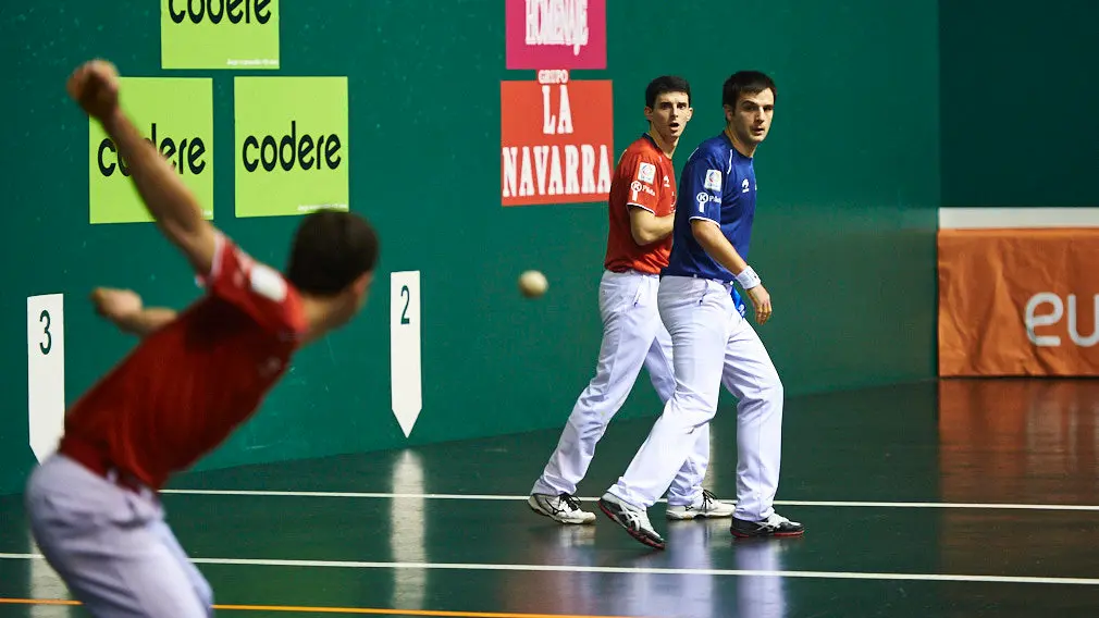 Altuna III-Martija se enfrentan a Elezkano II-Rezusta en partido del Campeonato de Mano Parejas. MIGUEL OSÉS 17