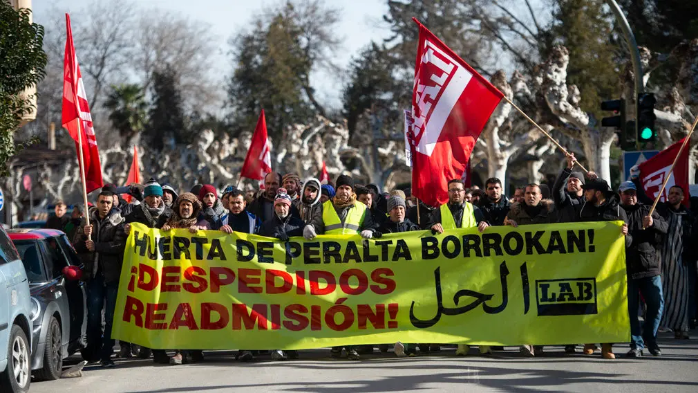 Manifestación por las calles de Peralta a favor de la huelga de la Huerta. MIGUEL OSÉS_3