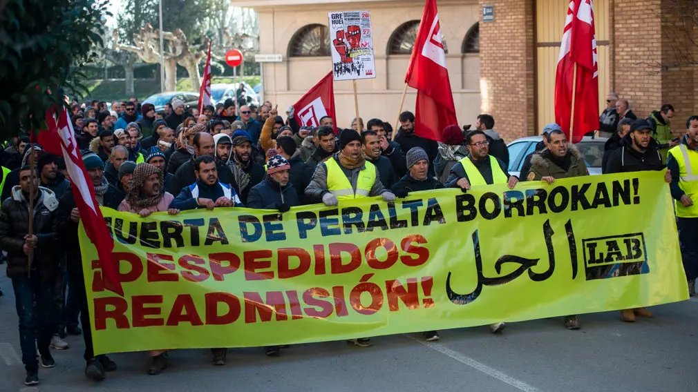Manifestación por las calles de Peralta a favor de la huelga de la Huerta. MIGUEL OSÉS_5 (1)