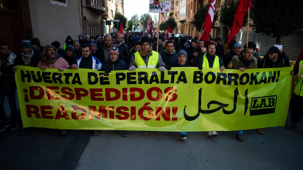 Manifestación por las calles de Peralta a favor de la huelga de la Huerta. MIGUEL OSÉS_6
