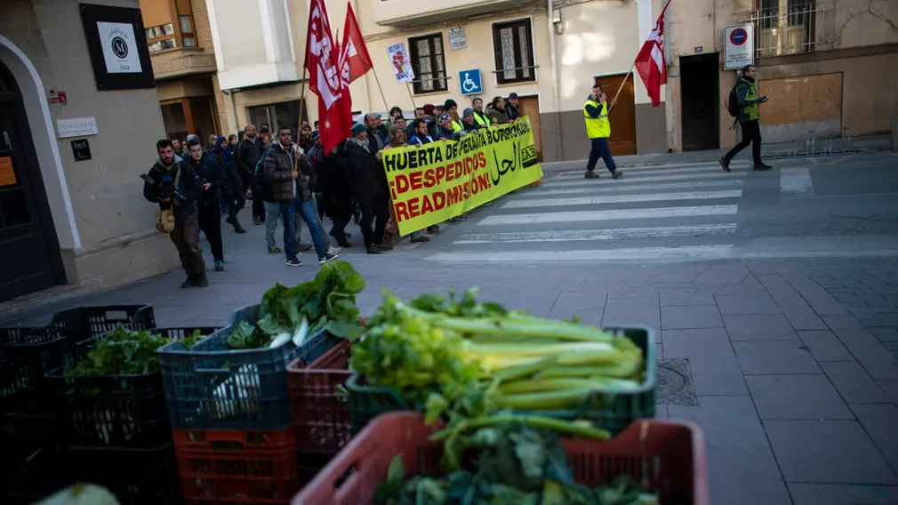 Manifestación por las calles de Peralta a favor de la huelga de la Huerta. MIGUEL OSÉS_7