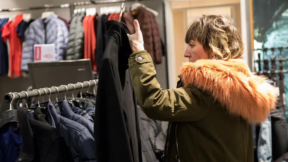 Inicio de las Rebajas de Invierno en El Corte Inglés de Pamplona (10). IÑIGO ALZUGARAY