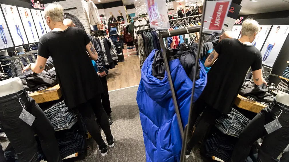 Inicio de las Rebajas de Invierno en El Corte Inglés de Pamplona (21). IÑIGO ALZUGARAY