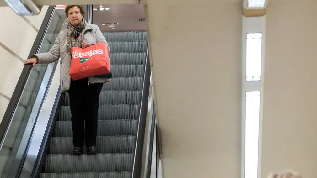 Inicio de las Rebajas de Invierno en El Corte Inglés de Pamplona (36). IÑIGO ALZUGARAY