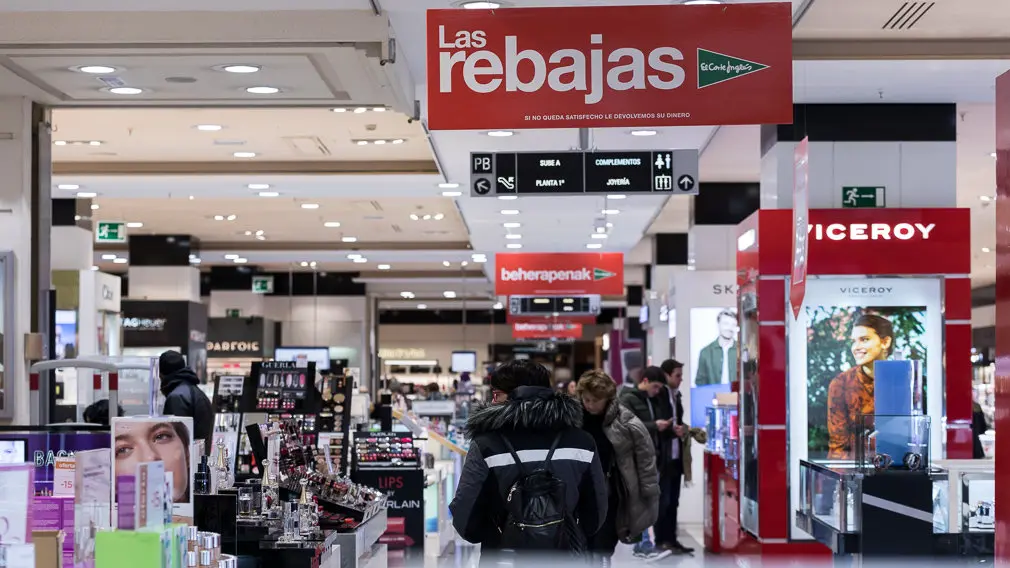 Inicio de las Rebajas de Invierno en El Corte Inglés de Pamplona (41). IÑIGO ALZUGARAY
