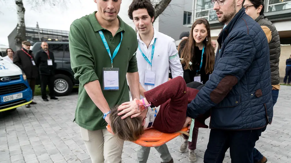 Simulacro del descarrilamiento de un tren, realizado en la Universidad de Navarra dentro de las Jornadas Interactivas de Cirugía para Estudiantes (12). IÑIGO ALZUGARAY