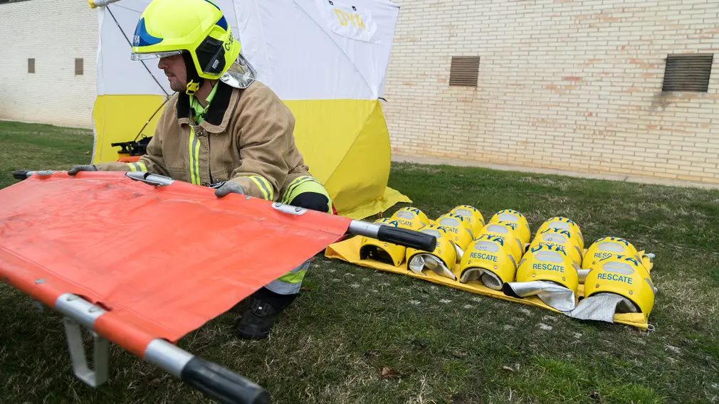 Simulacro del descarrilamiento de un tren, realizado en la Universidad de Navarra dentro de las Jornadas Interactivas de Cirugía para Estudiantes (20). IÑIGO ALZUGARAY