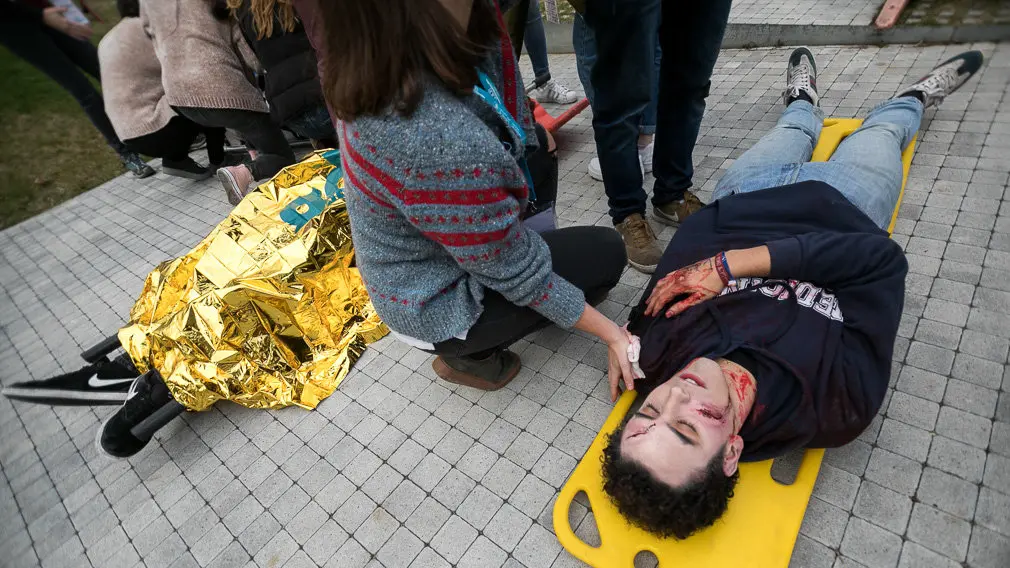 Simulacro del descarrilamiento de un tren, realizado en la Universidad de Navarra dentro de las Jornadas Interactivas de Cirugía para Estudiantes (45). IÑIGO ALZUGARAY