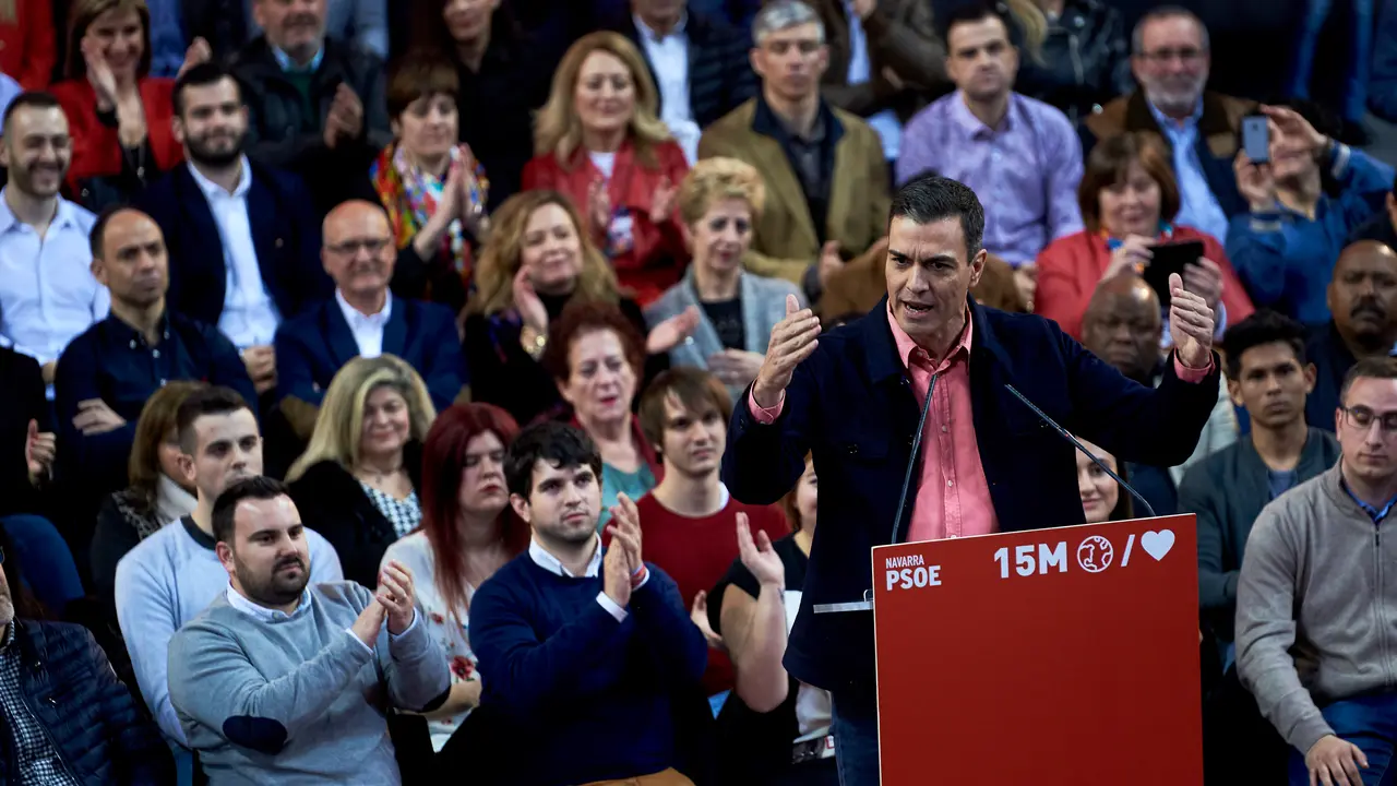 El Presidente del Gobierno de España, Pedro Sanchez, durante su acto político en Pamplona acompañado de María Chivite y Santos Cerdán. PABLO LASAOSA 8 (31)