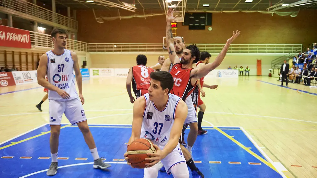 Basket Navarra se ententa al Alicante en Pamplona. PABLO LASAOSA 1