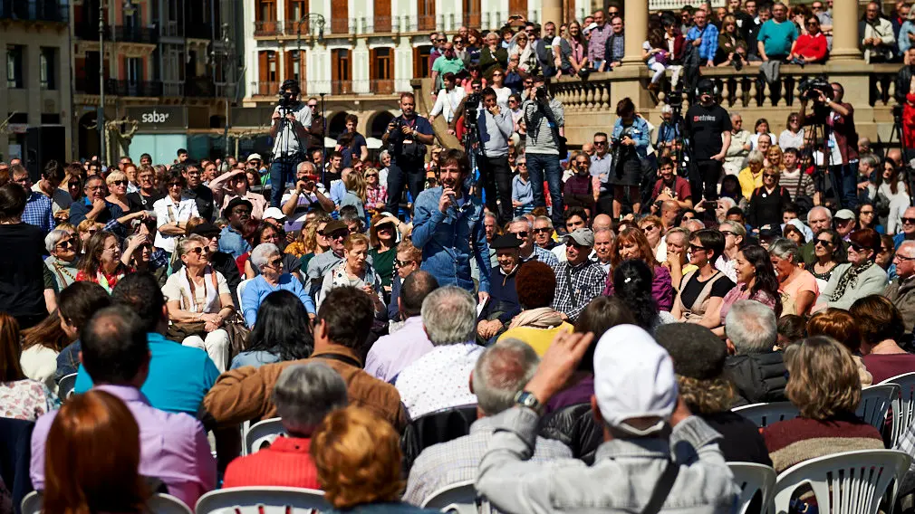 El secretario general de Podemos, Pablo Iglesias, interviene en un acto con la militancia del partido. MIGUEL OSÉS 6