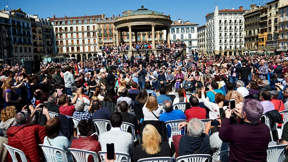 El secretario general de Podemos, Pablo Iglesias, interviene en un acto con la militancia del partido. MIGUEL OSÉS 10
