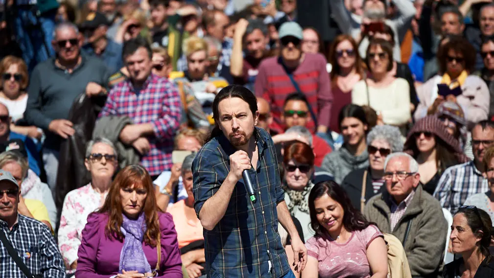 El secretario general de Podemos, Pablo Iglesias, interviene en un acto con la militancia del partido. MIGUEL OSÉS 12