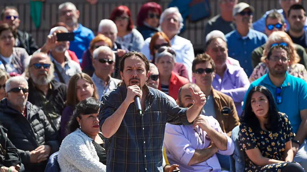 El secretario general de Podemos, Pablo Iglesias, interviene en un acto con la militancia del partido. MIGUEL OSÉS 13