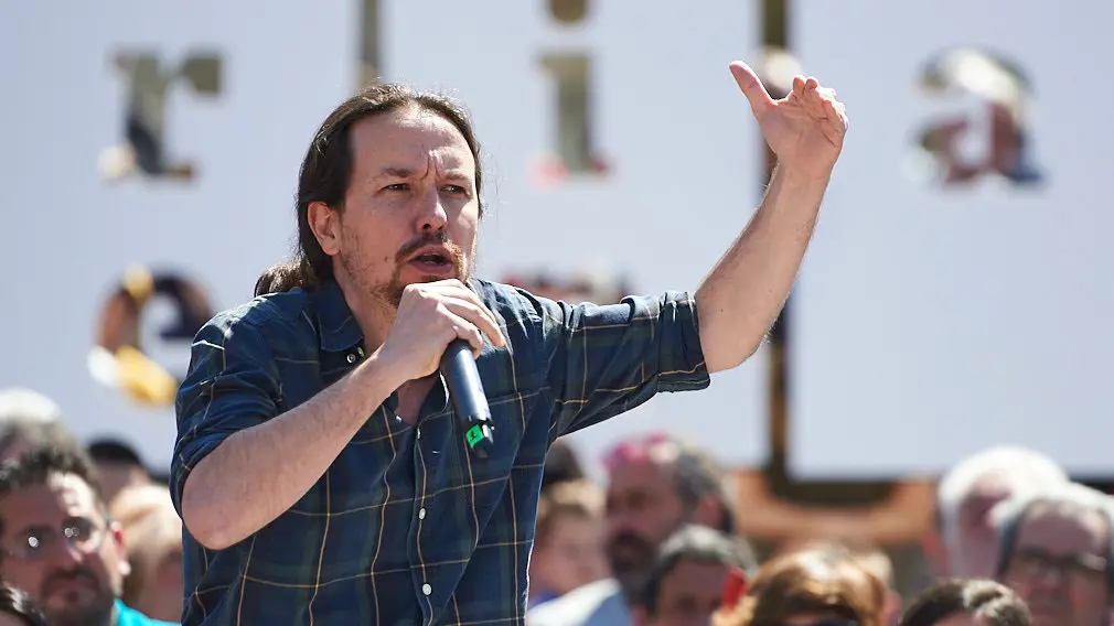 El secretario general de Podemos, Pablo Iglesias, interviene en un acto con la militancia del partido. MIGUEL OSÉS 16