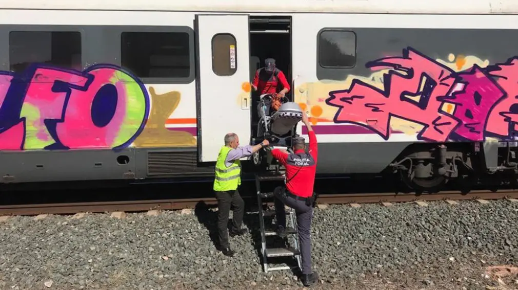 Tren averiado en Lodosa que cubría el recorrido entre Miranda de Ebro y Zaragoza POLICÍA FORAL (15)