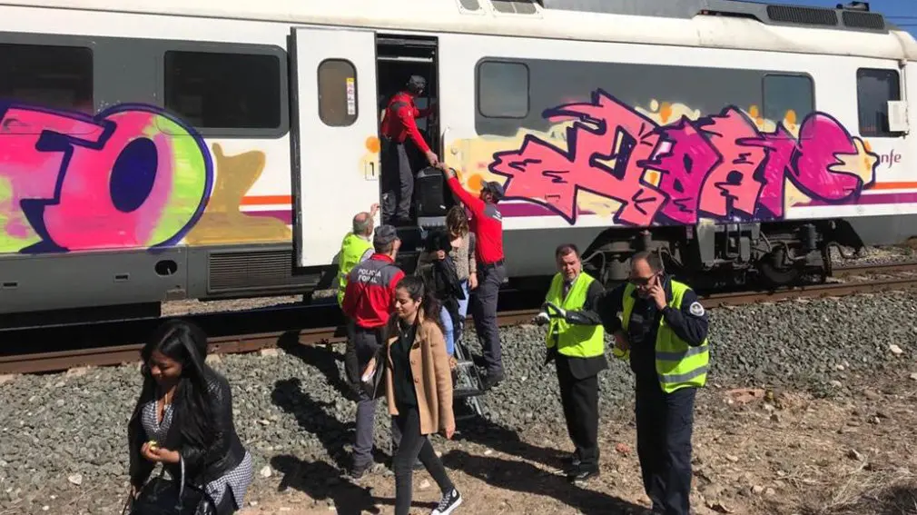 Tren averiado en Lodosa que cubría el recorrido entre Miranda de Ebro y Zaragoza POLICÍA FORAL (16)